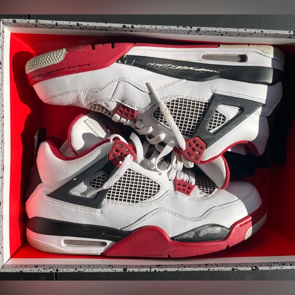 Authentic Jordan Retro 4 Fire Red - Picture 3 of 4